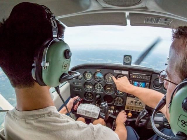 Aero Club Milano assegna due borse di studio per la formazione al volo