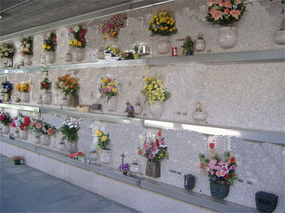Commemorazione dei defunti: gli orari dei cimiteri e il potenziamento del servizio d’ordine 