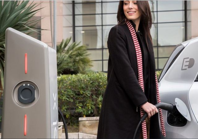 Colonnine di ricarica per veicoli elettrici: via libera all’ accordo tra Comune ed Enel X Mobility